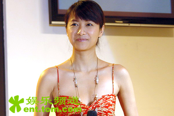 徐靜蕾現實地“追夢” 為宣傳新片先開唱(圖)