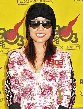 容祖兒挑釁老板被拋下海(圖)