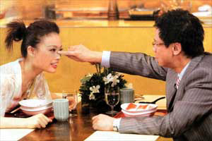 容祖兒任摸鼻驗真假(圖)