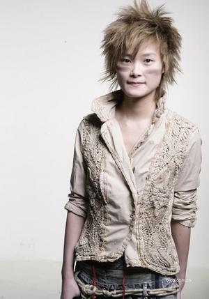 李宇春回應(yīng)抄襲事件:球評不是我親筆寫(圖)