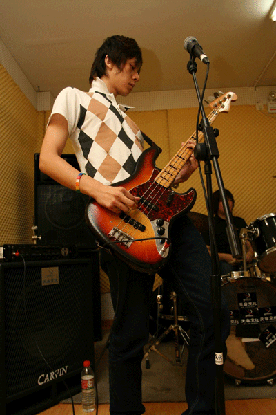 獨家專訪果味VC樂隊：“不靠譜”滾青的雙重生活