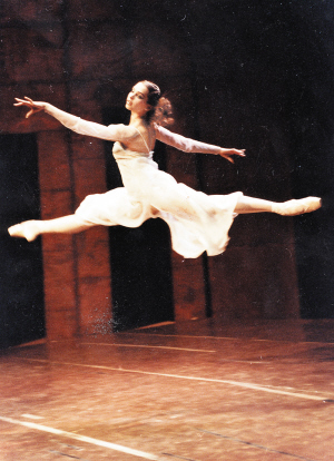 足尖起舞，演繹優雅、熱情兩種風情(圖)