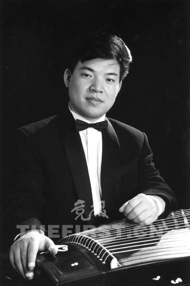 古箏演奏家力挺女子十二樂坊(圖)