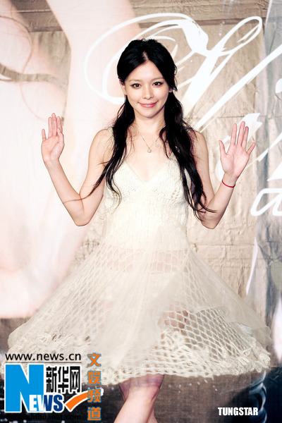 徐若瑄赤腳出場(chǎng)獲贈(zèng)超大鉆戒