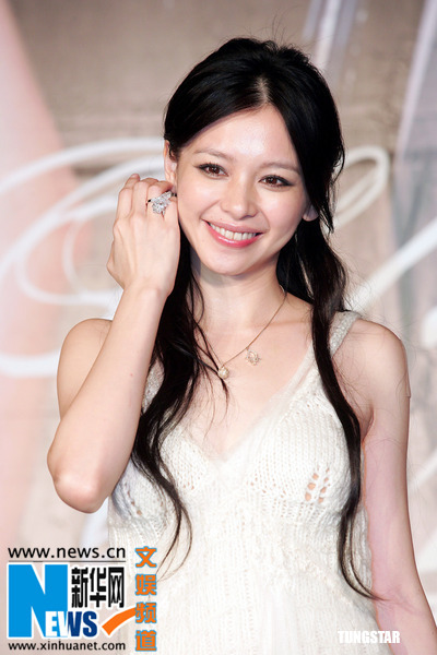 徐若瑄赤腳出場獲贈超大鉆戒