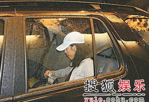 張學友夫婦補過生日享受燭光晚餐