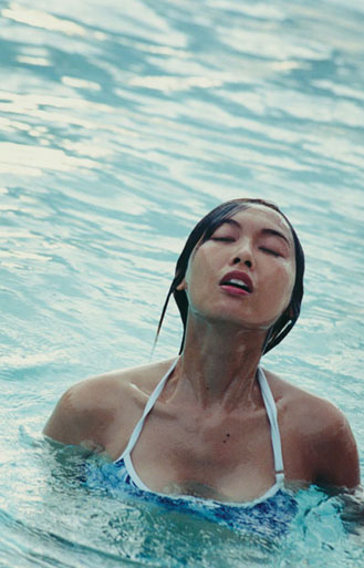 朱茵惹火泳裝寫真