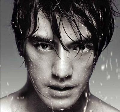 美男計(jì)不妨借她的保濕品一用