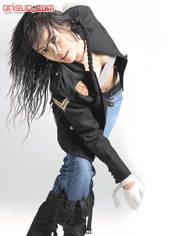 容祖兒性感抹胸拍慈善寫真 謝霆鋒露股肌(組圖)