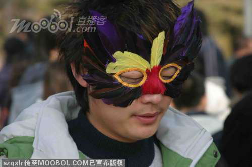 北京：另類“頭飾”扮靚傳統(tǒng)廟會