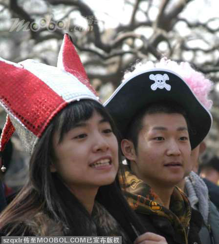 北京：另類“頭飾”扮靚傳統(tǒng)廟會