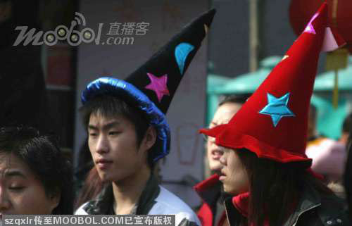 北京：另類(lèi)“頭飾”扮靚傳統(tǒng)廟會(huì)