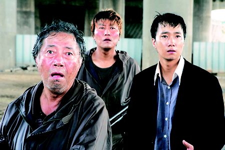 好萊塢遍地找劇本 環球購得《漢江怪物》改編權