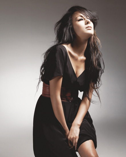 蔡妍性感秀美背(圖)