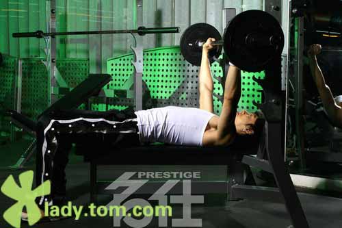 八大動作塑造完美肌肉