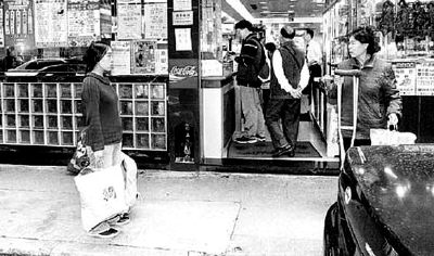 瘋狂楊麗娟找劉德華無果險遇車禍(圖) 