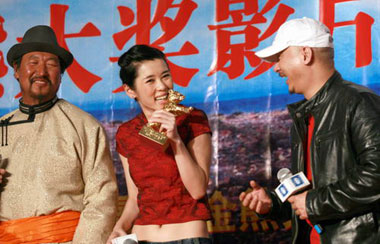 《圖雅》首映金熊相伴 巴特爾拿獎(jiǎng)金交學(xué)費(fèi)(圖)