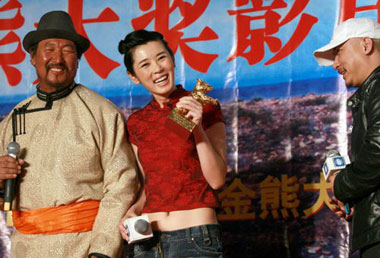 《圖雅》首映金熊相伴 巴特爾拿獎(jiǎng)金交學(xué)費(fèi)(圖)
