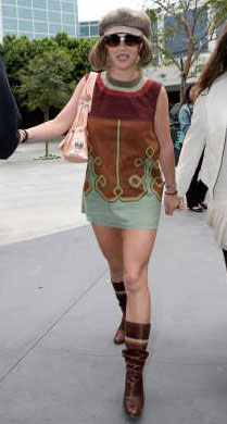 小甜甜布蘭妮繽紛帽子秀(組圖)