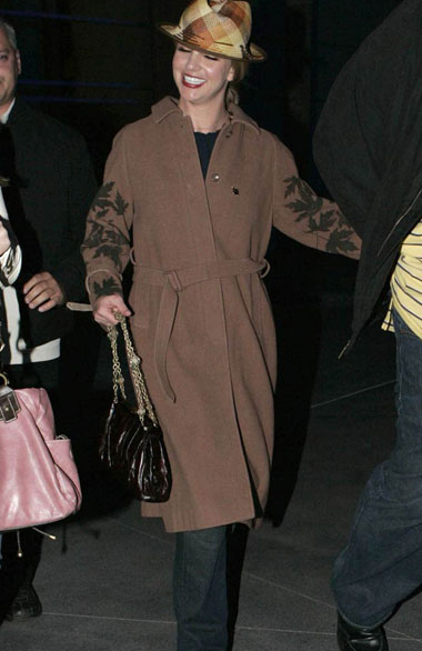 小甜甜布蘭妮繽紛帽子秀(組圖)