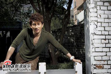 吳奇隆受邀大學生電影節 參展頒獎兩不誤(組圖)