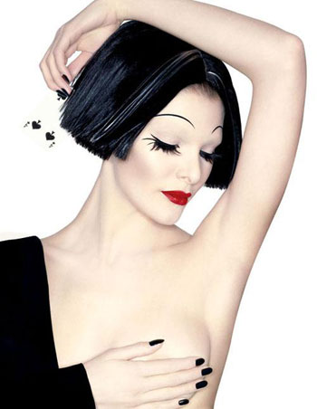 撲克美女演繹后現(xiàn)代視覺藝術(shù)