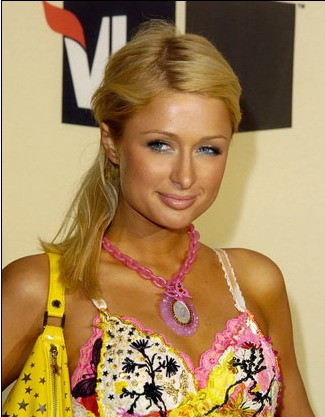 希爾頓飾品搭配