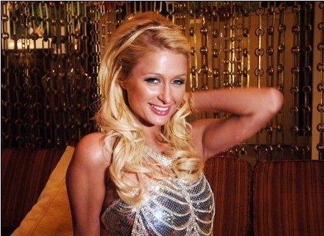 希爾頓飾品搭配