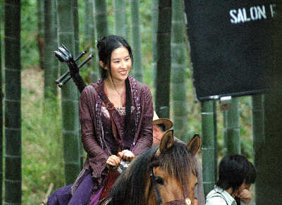 劉亦菲一改柔美扮相 <功夫之王>劇照曝光