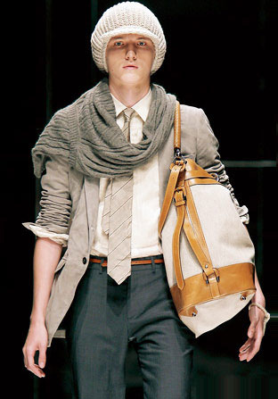 復古男包盡顯細節魅力(圖)