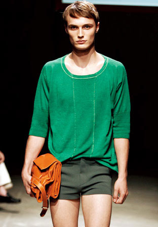 復古男包盡顯細節魅力(圖)