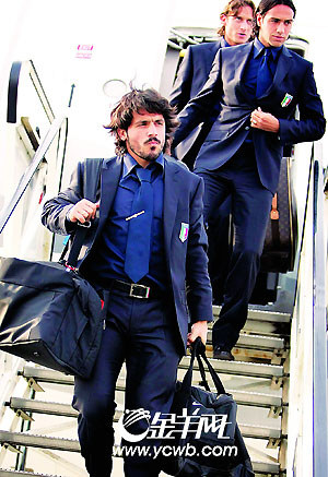 穿上D&G的酷男們(組圖)