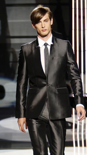 范思哲春夏男裝系列米蘭高調上演