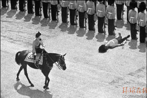 英女王的生平、資產、趣聞、愛情