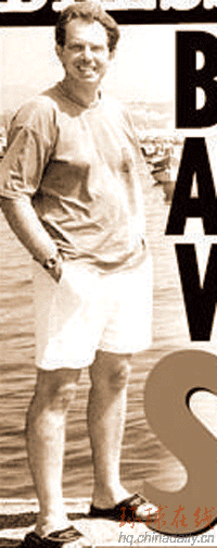 布萊爾愛穿短褲上班 女職員稱贊身材好