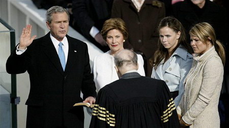 布什60大壽在即 稱生白發是為女兒操心