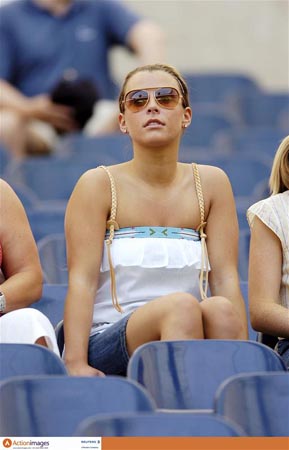 英格蘭太太團集體瘋狂購物 一擲千金科琳最豪邁