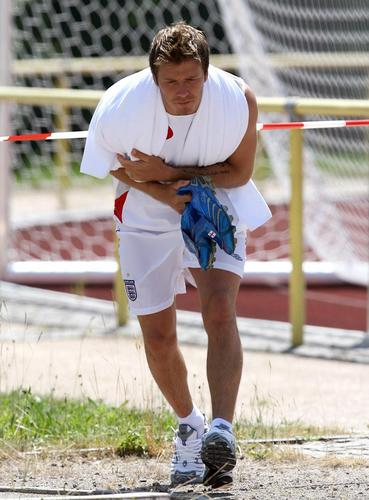 德媒體惡語譏諷小貝嘔吐 調侃其可能“變性有喜”(圖)