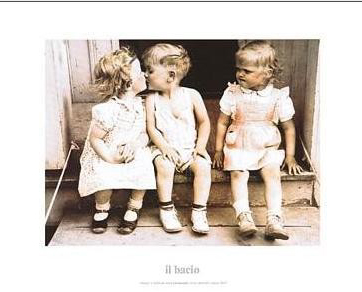 氣死我了，竟當著我的面親她！