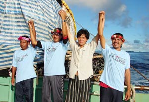 英雄抑或食人魔、走私犯？墨漂流獲救漁民喜憂參半