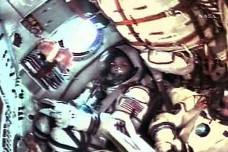 首位太空女游客飛赴空間站 伊朗國旗臨陣“下崗”