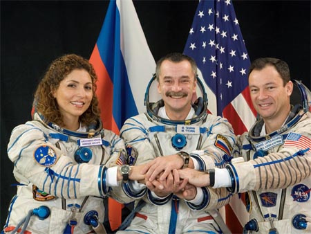 首位太空女游客飛赴空間站 伊朗國旗臨陣“下崗”