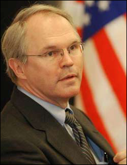 希爾:中美關系不是“零和游戲”