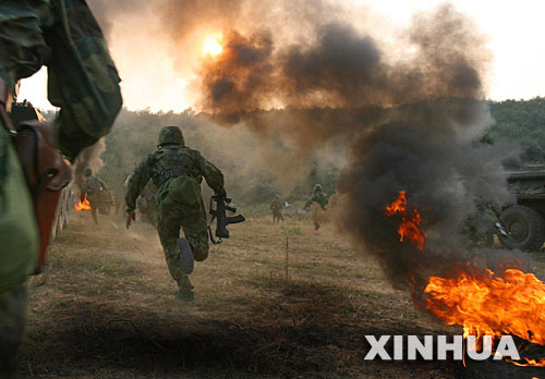 沖擊信息化高地我軍新年訓練精彩