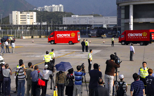 贈港大熊貓盈盈、樂樂
