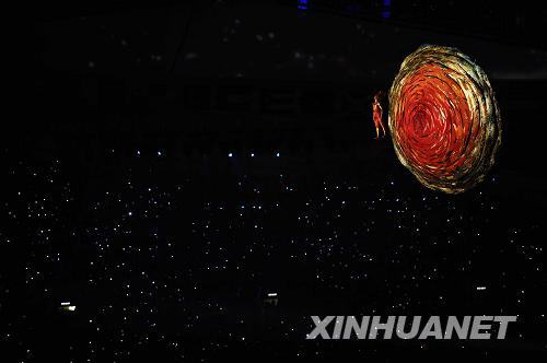  9月6日晚8點，北京2008年殘奧會開幕式在國家體育場“鳥巢”舉行。這是開幕式上的文藝表演。