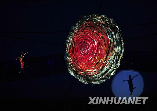  9月6日晚8時，北京2008年殘奧會開幕式在國家體育場“鳥巢”隆重舉行。這是開幕式上的文藝表演《太陽鳥》。