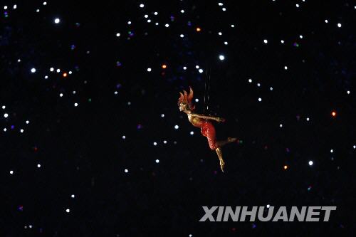  9月6日，北京2008年殘奧會開幕式在國家體育場“鳥巢”舉行。這是開幕式上的表演《太陽鳥》。