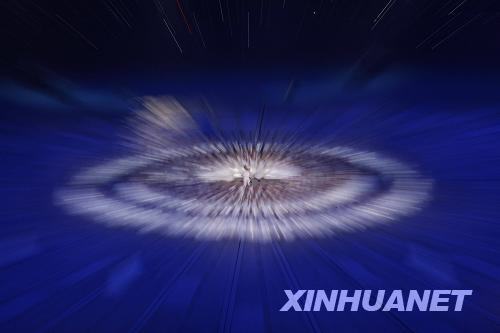 9月6日，北京2008年殘奧會開幕式在國家體育場“鳥巢”舉行。這是聾人舞蹈演員在開幕式上表演舞蹈《星星，你好》。