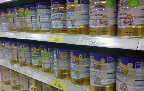 惠氏奶粉吃出蟑螂腿 廠家回應(yīng)稱密封不可能有蟲